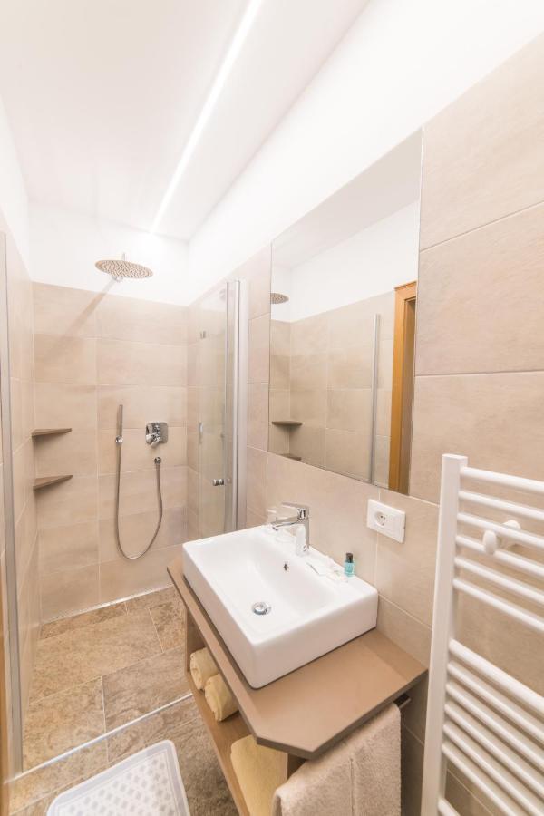 Pension Apartments Pardell กาสเตลเบลโล ภายนอก รูปภาพ