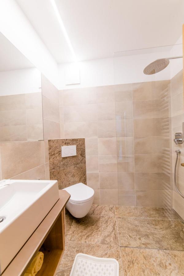 Pension Apartments Pardell กาสเตลเบลโล ภายนอก รูปภาพ