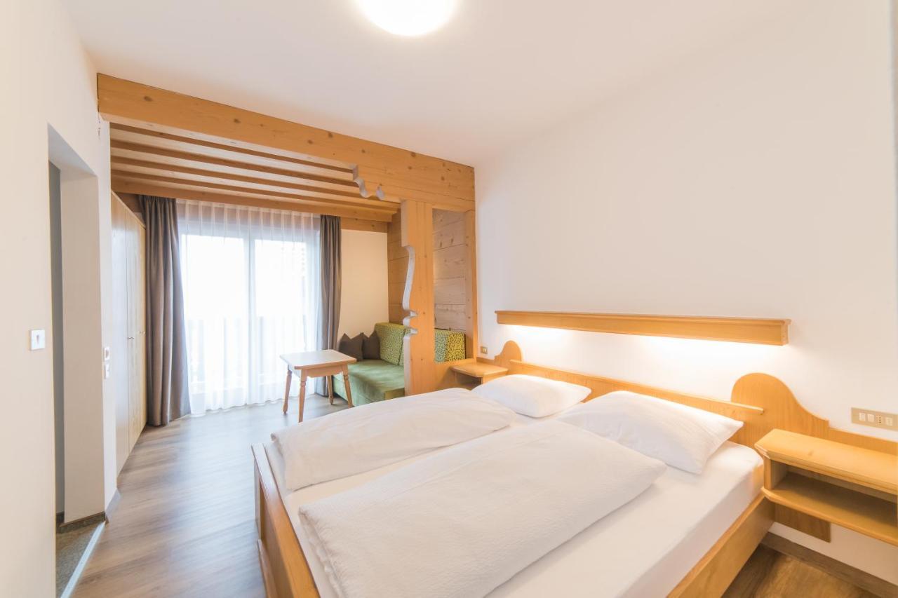Pension Apartments Pardell กาสเตลเบลโล ภายนอก รูปภาพ